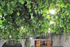 131 dekoracije veštačkim lozicama